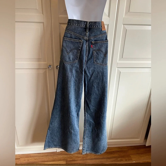 Levi's Premium High Loose Flare, Size 30 Medium Wash, Retro 70's Hippie Chic - Picture 9 of 17